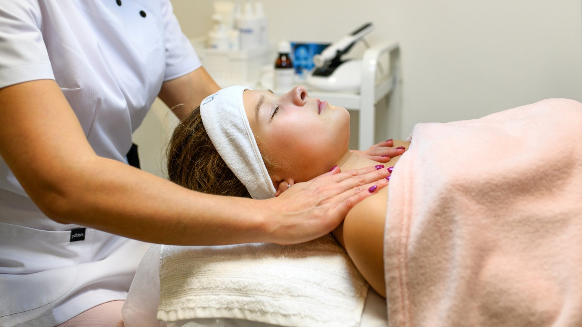 Relaxační masáž obličeje krku a dekoltu